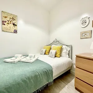 https://apartments-center-alfama-iii.hotels-lisbon-portugal.com