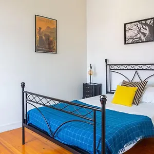 https://bright-2-bedroom-apt-100m-from-av-liberdade.hotels-lisbon-portugal.com